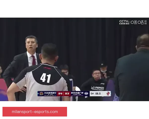 雷霆主帅强烈质疑裁判驱逐判罚哈滕展现斗士风采